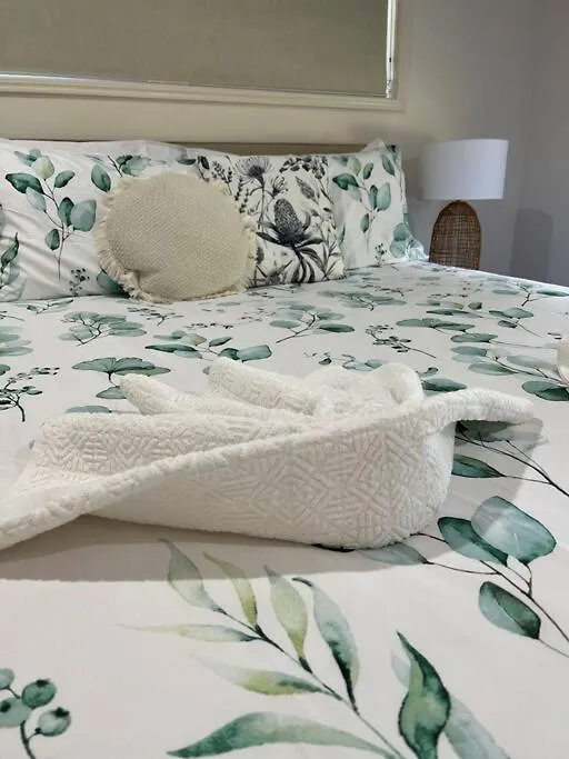 Lux In Bundy - Wifi, Ac, Netflix And Comfort Bundaberg 0*,  Australia